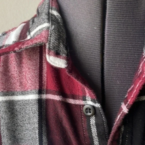 American eagle shirt size extra small black gray and burgundy plaid - Picture 3 of 10